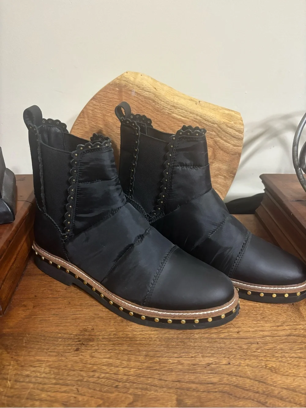 Free People Black Quilted Chelsea Ankle Boots Studded Trim EU 39 US 8.5 ‎ / 9